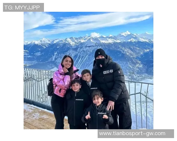 安东内拉分享与梅西温馨合照庆祝圣诞节幸福时刻