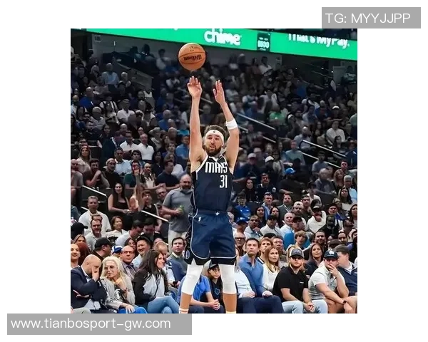 浓眉回应鹈鹕球迷嘘声表示无所谓坚持专注于比赛表现